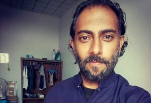 Kamal in zijn kamer in Maling
