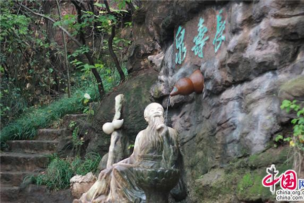Malingshan Scenic Spot trail statue