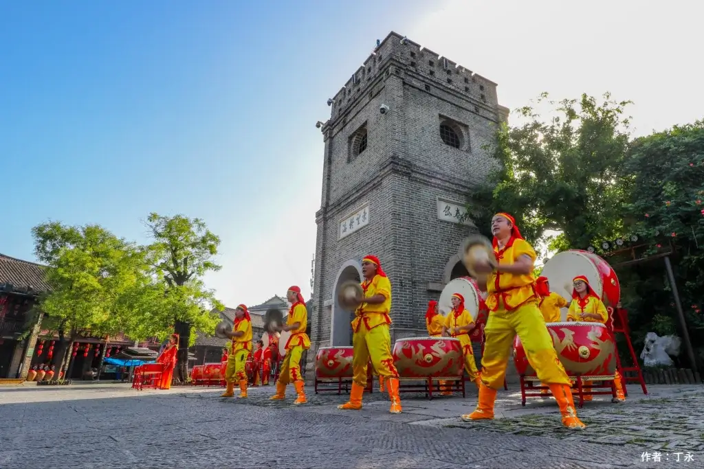 Yaowan performance drummers