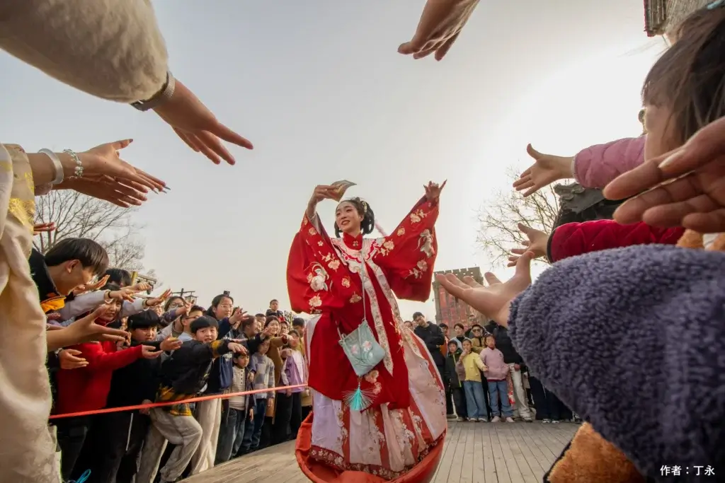 Yaowan performance hanfu woman
